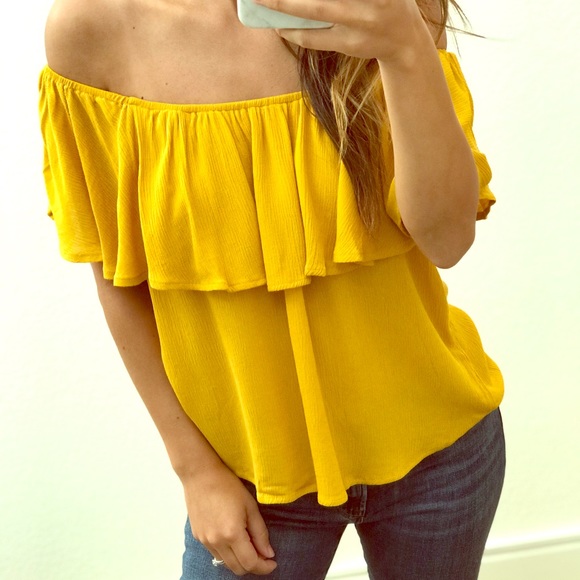 Tops - NWT Off The Shoulder Top